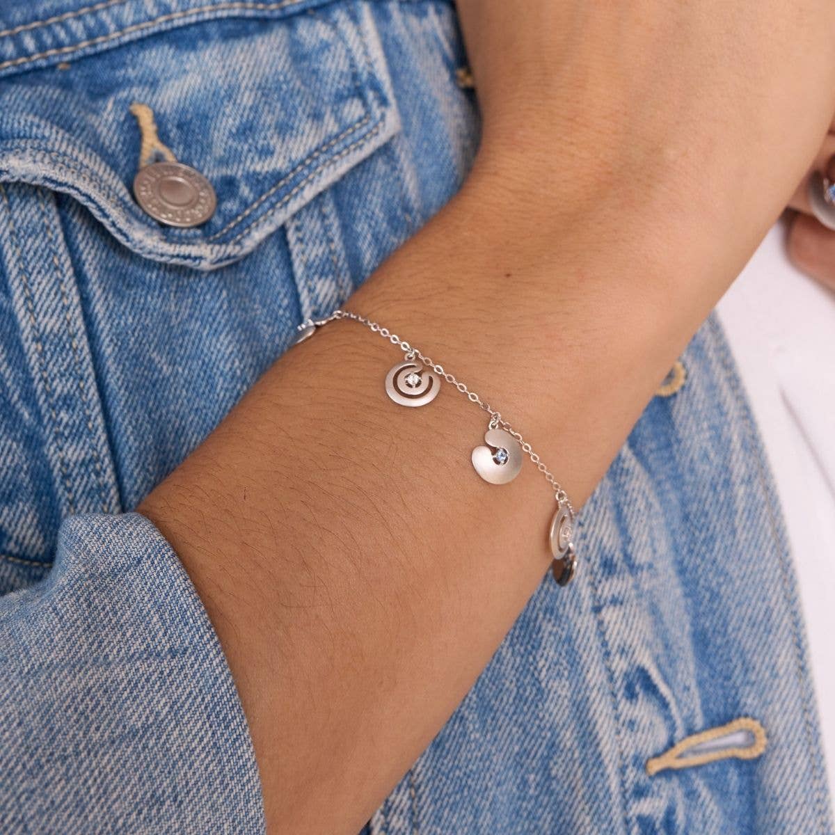 Silver maze with white and blue crystal bracelet: Spain