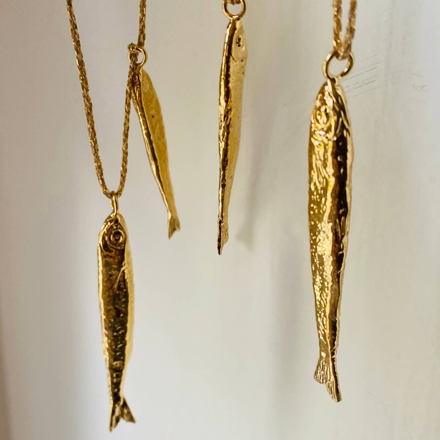 Gold Duo 2 Fish Ablette Necklace with Lurex Gold Thread: France