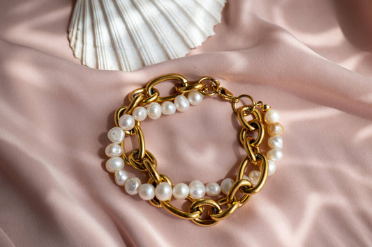 Freshwater Pearl and Gold Chain Bracelet: Italy